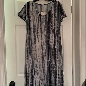 Basico short-sleeve dress. Size L